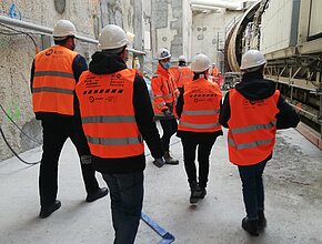 professionnels de l'emploi en visite de chantier - Agrandir l'image (fenêtre modale)